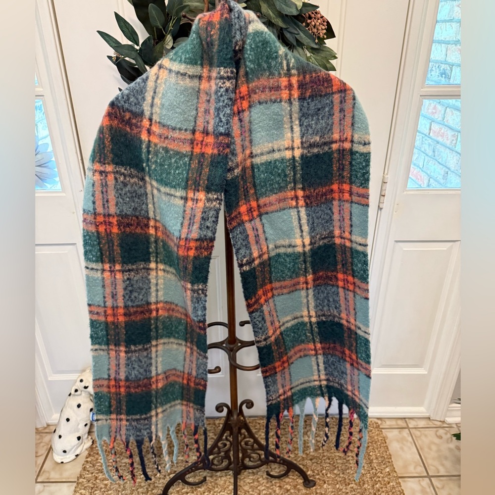 NWT Old Navy Brushed Scarf Soft Plaid Long Scarf with Fringe OS - Picture 4 of 10